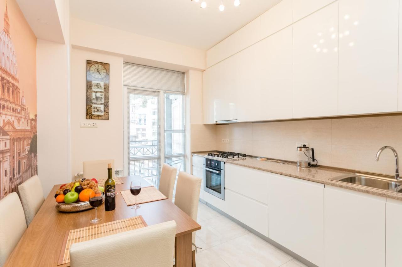 Apartment In The City Centre Ll ティビリシ エクステリア 写真