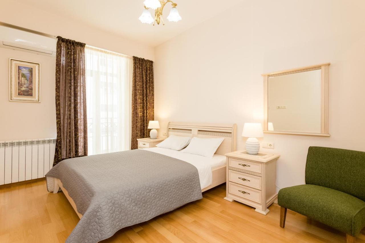 Apartment In The City Centre Ll ティビリシ エクステリア 写真