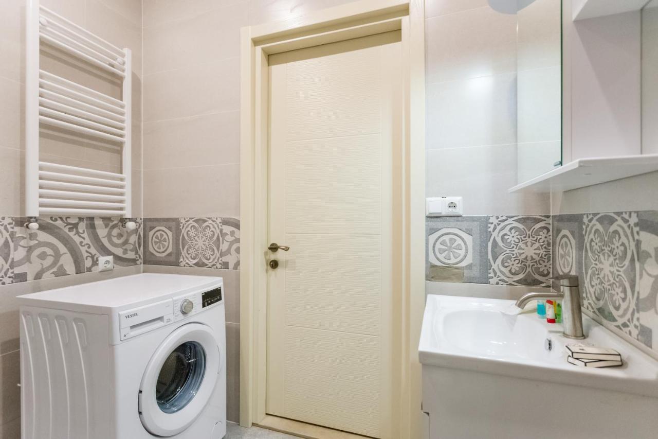 Apartment In The City Centre Ll ティビリシ エクステリア 写真